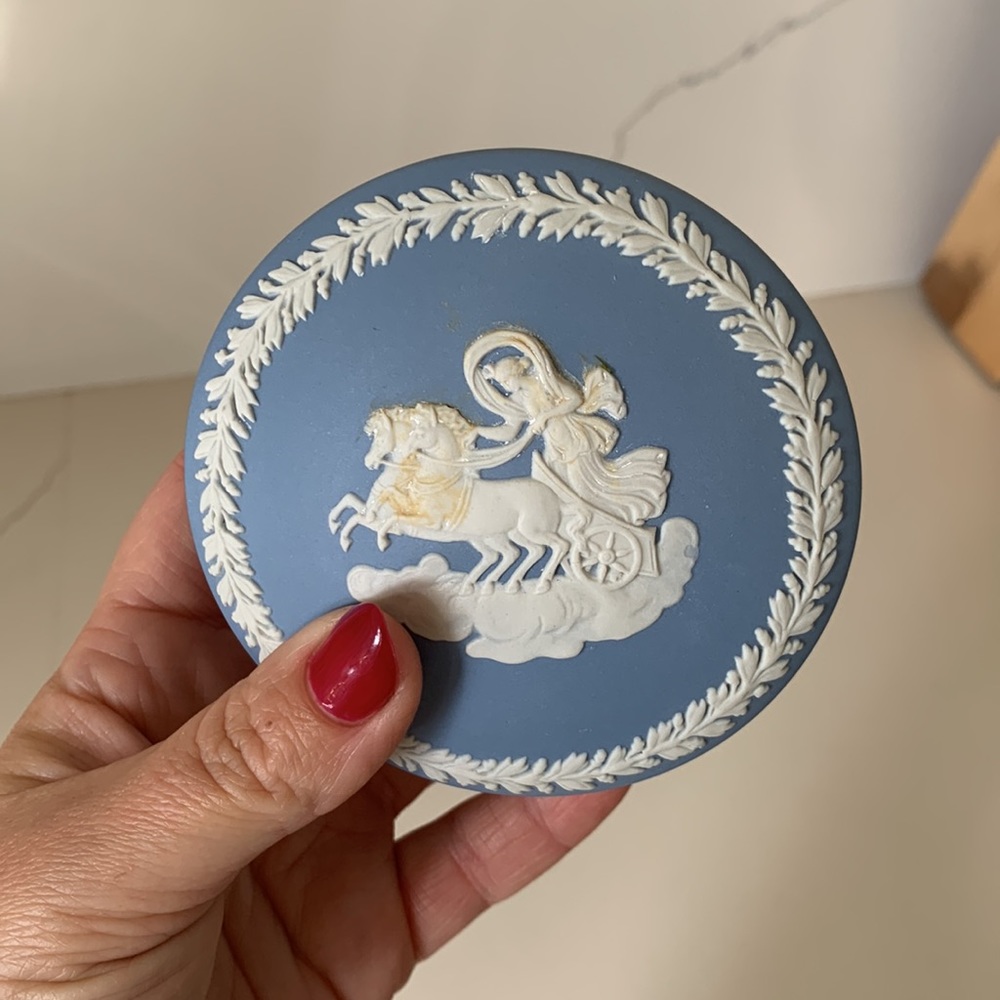 Wedgwood jasperware trinket dish with lid - Picture 3 of 5